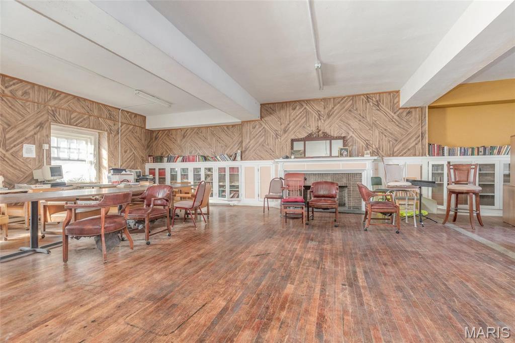 Lucas & Hunt Add - Commercial Sale