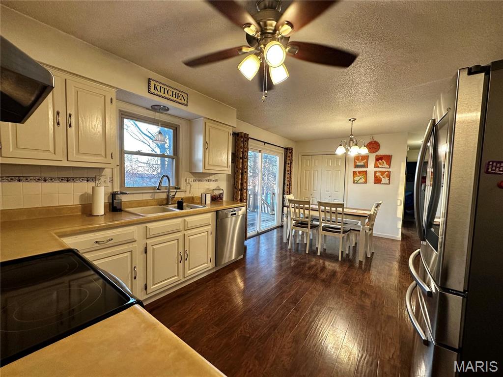 Hillcrest Manor - Residential