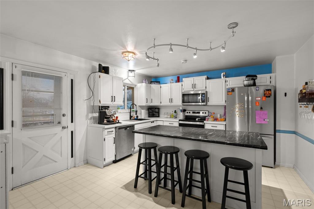 Reav-Tel Manor - Residential