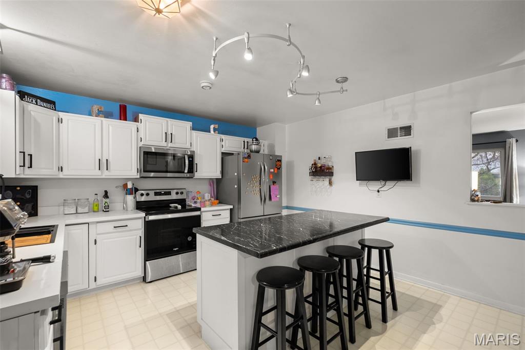 Reav-Tel Manor - Residential