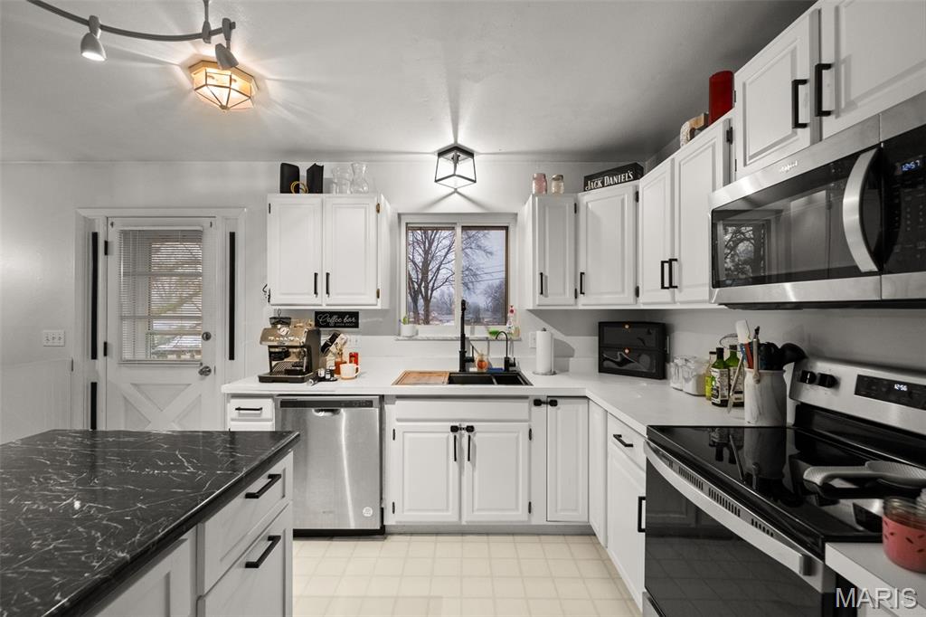 Reav-Tel Manor - Residential