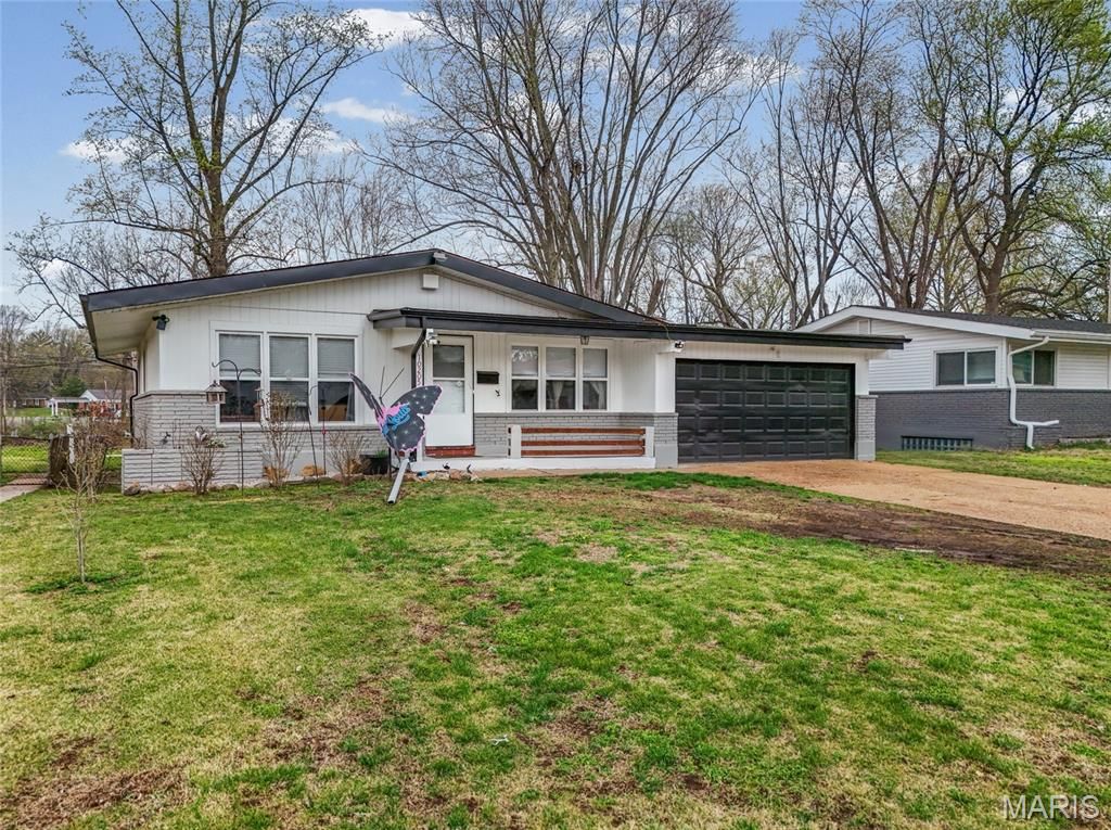 Photo of 10205 Pannell Drive, Florissant, MO 63136 (MLS # 26018280)