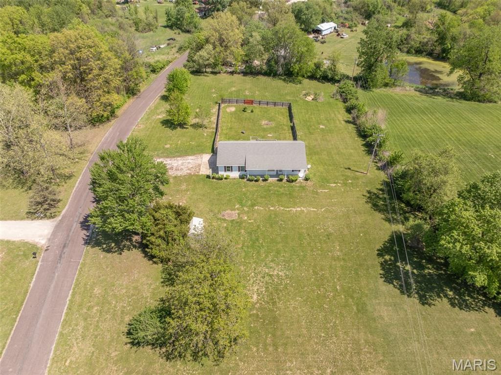 Photo of 102 Apple Grove Road, Foley, MO 63347 (MLS # 26024108)