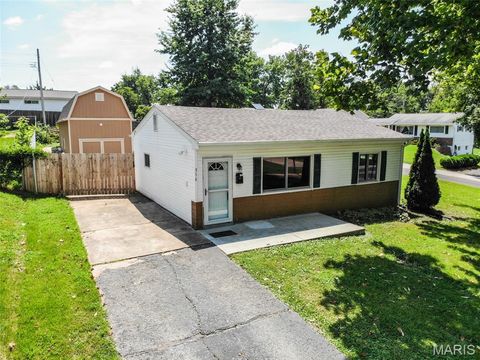 Photo of 316 Lindy Boulevard, Ballwin, MO 63021 (MLS # 26046717)