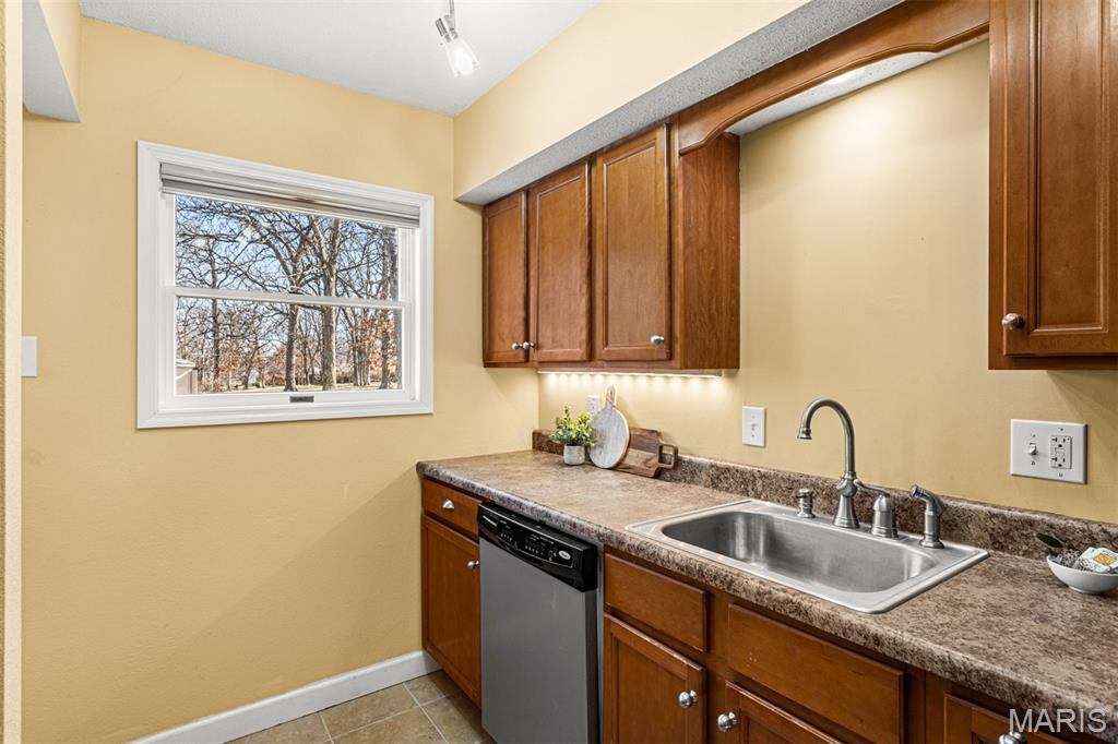 Brentwood Forest Condo Ph Two - Residential