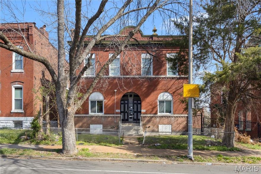 Welcome to 3135–3137 Chippewa St, a solid investment opportunity in the heart of South St. Louis. This well-located duplex offers strong rental potential with all four units currently occupied. Each unit features spacious layouts, functional floor plans, and great natural light. 

Conveniently located near major roadways, local shops, and dining, this is a great addition to any investor’s portfolio.

Highlights: 
4-unit brick building, all units occupied 
New Roof
Two units with updated kitchens 
Two units with new furnaces
New plumbing waste stack on 3137 side
New fences and gates
Recently tuck pointed
Some updated windows 
New vinyl plank in one unit
Four new refrigerators and four new stoves