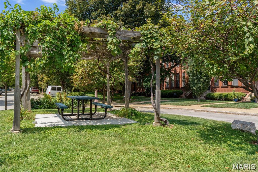 Laclede East - Residential