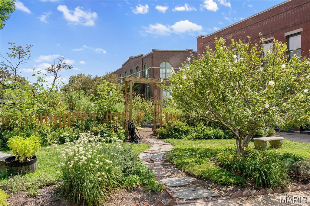 Laclede East - Residential