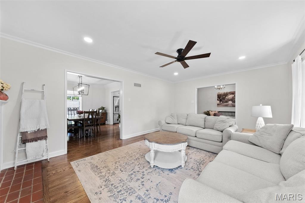 Kirkwood, Missouri 63122, United States, 4 Bedrooms Bedrooms, ,4 BathroomsBathrooms,Residential,Pending,150722