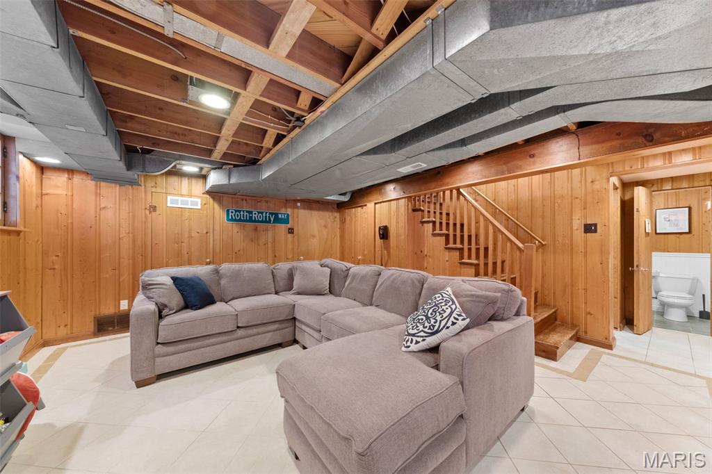 Kirkwood, Missouri 63122, United States, 4 Bedrooms Bedrooms, ,4 BathroomsBathrooms,Residential,Pending,150722