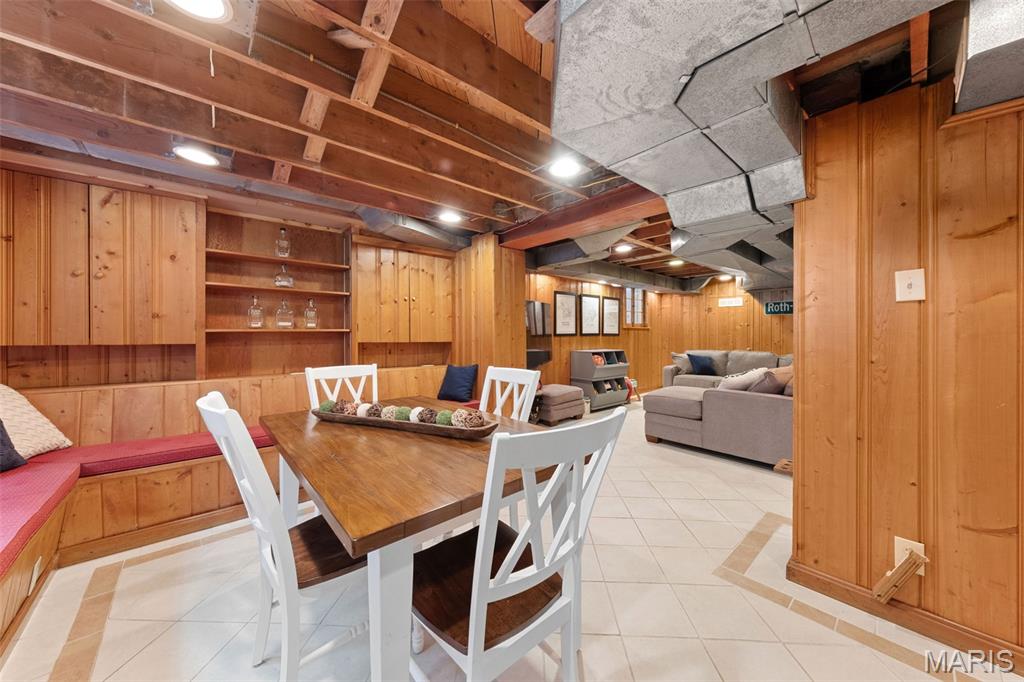 Kirkwood, Missouri 63122, United States, 4 Bedrooms Bedrooms, ,4 BathroomsBathrooms,Residential,Pending,150722