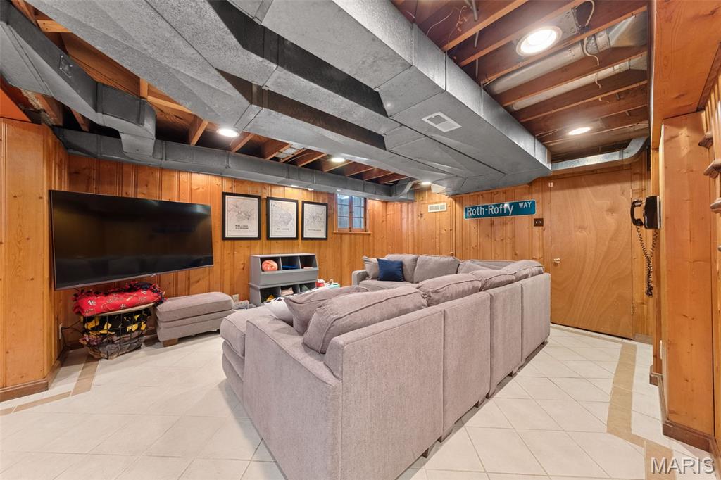 Kirkwood, Missouri 63122, United States, 4 Bedrooms Bedrooms, ,4 BathroomsBathrooms,Residential,Pending,150722