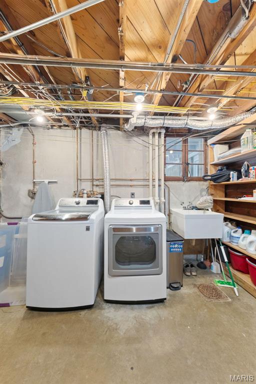 Kirkwood, Missouri 63122, United States, 4 Bedrooms Bedrooms, ,4 BathroomsBathrooms,Residential,Pending,150722