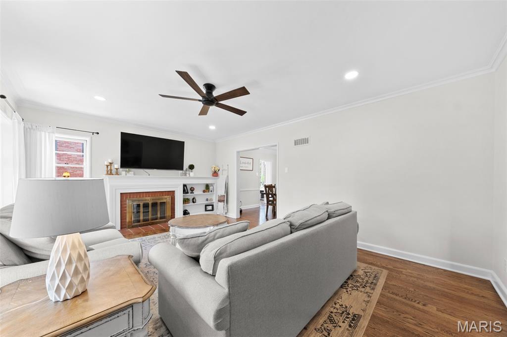 Kirkwood, Missouri 63122, United States, 4 Bedrooms Bedrooms, ,4 BathroomsBathrooms,Residential,Pending,150722