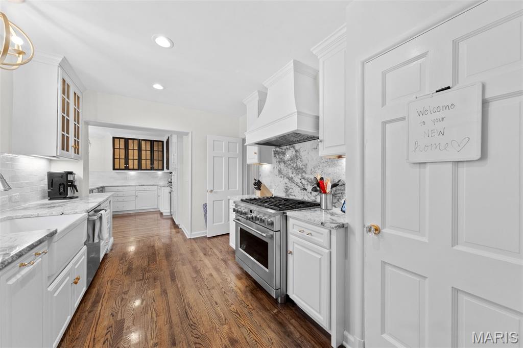 Kirkwood, Missouri 63122, United States, 4 Bedrooms Bedrooms, ,4 BathroomsBathrooms,Residential,Pending,150722