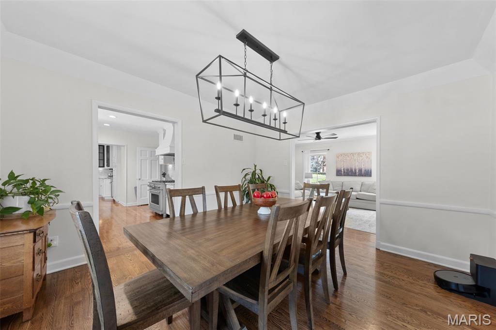 Kirkwood, Missouri 63122, United States, 4 Bedrooms Bedrooms, ,4 BathroomsBathrooms,Residential,Pending,150722