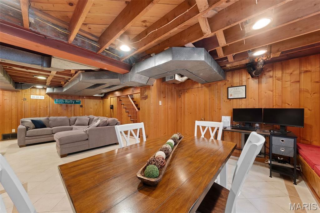 Kirkwood, Missouri 63122, United States, 4 Bedrooms Bedrooms, ,4 BathroomsBathrooms,Residential,Pending,150722