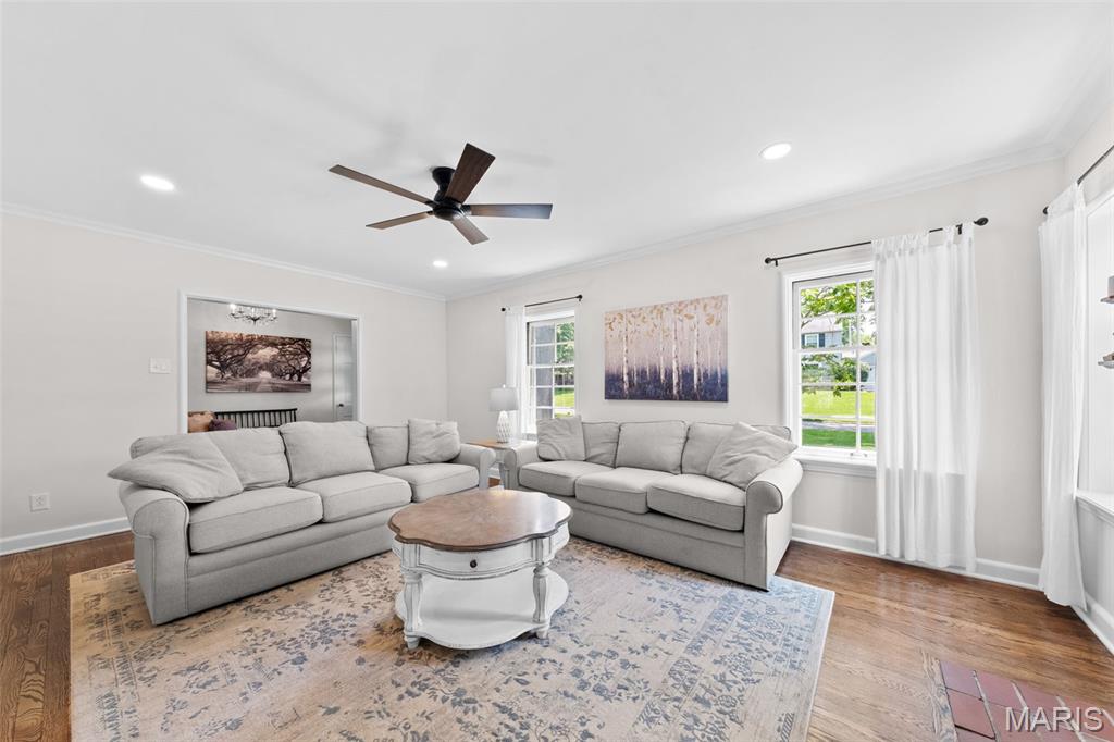 Kirkwood, Missouri 63122, United States, 4 Bedrooms Bedrooms, ,4 BathroomsBathrooms,Residential,Pending,150722