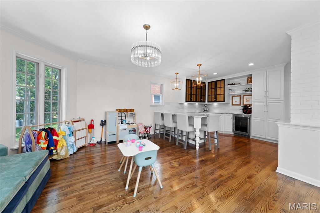 Kirkwood, Missouri 63122, United States, 4 Bedrooms Bedrooms, ,4 BathroomsBathrooms,Residential,Pending,150722