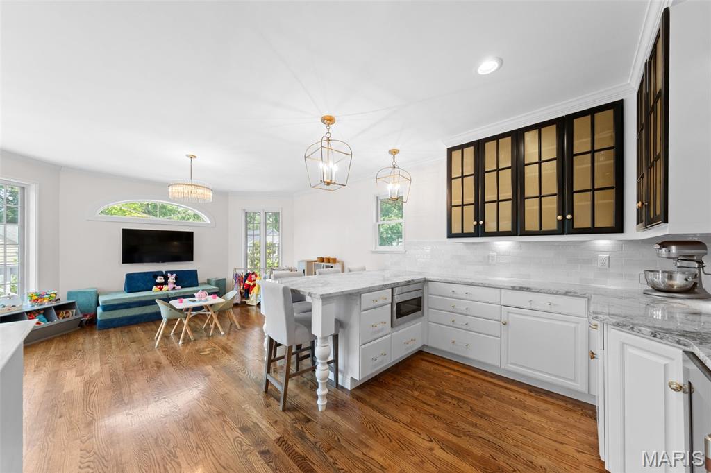 Kirkwood, Missouri 63122, United States, 4 Bedrooms Bedrooms, ,4 BathroomsBathrooms,Residential,Pending,150722