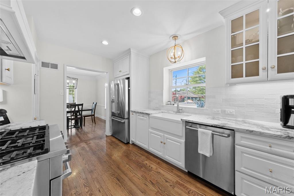 Kirkwood, Missouri 63122, United States, 4 Bedrooms Bedrooms, ,4 BathroomsBathrooms,Residential,Pending,150722