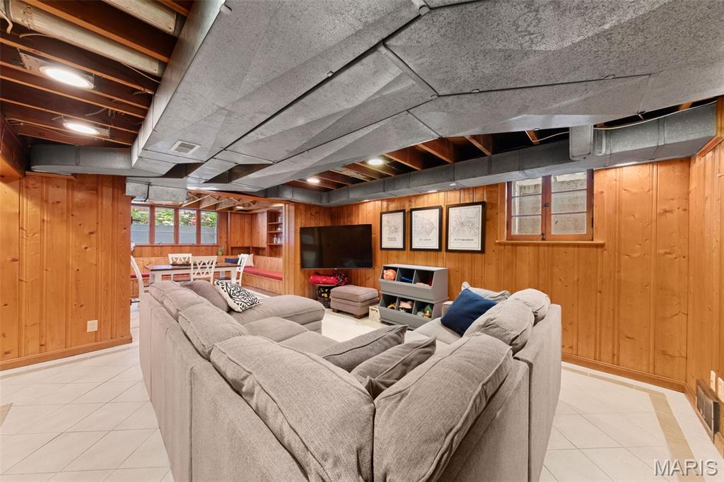 Kirkwood, Missouri 63122, United States, 4 Bedrooms Bedrooms, ,4 BathroomsBathrooms,Residential,Pending,150722