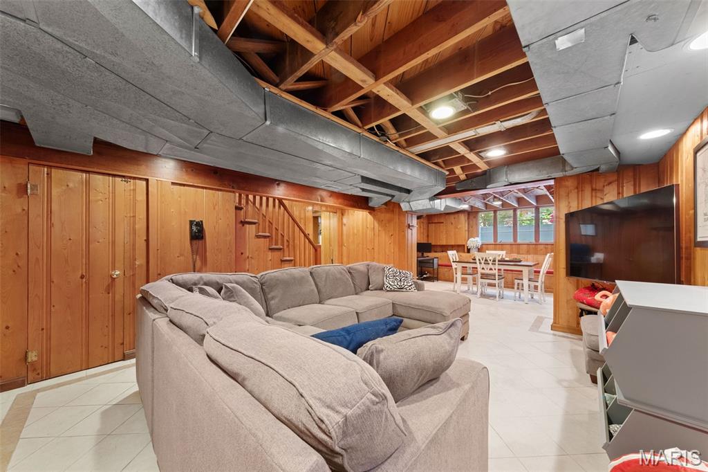 Kirkwood, Missouri 63122, United States, 4 Bedrooms Bedrooms, ,4 BathroomsBathrooms,Residential,Pending,150722