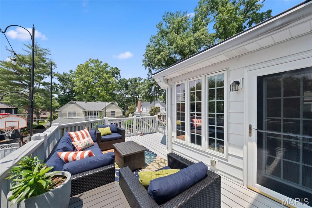 Kirkwood, Missouri 63122, United States, 4 Bedrooms Bedrooms, ,4 BathroomsBathrooms,Residential,Pending,150722