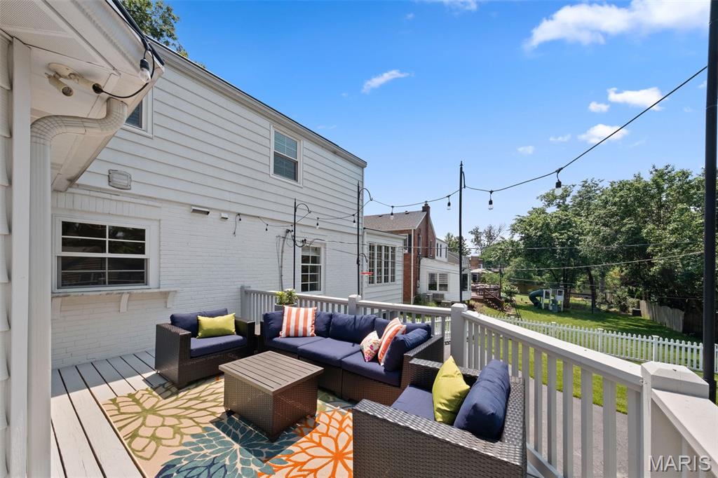 Kirkwood, Missouri 63122, United States, 4 Bedrooms Bedrooms, ,4 BathroomsBathrooms,Residential,Pending,150722