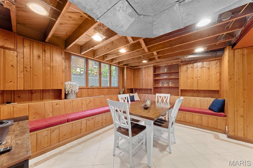 Kirkwood, Missouri 63122, United States, 4 Bedrooms Bedrooms, ,4 BathroomsBathrooms,Residential,Pending,150722