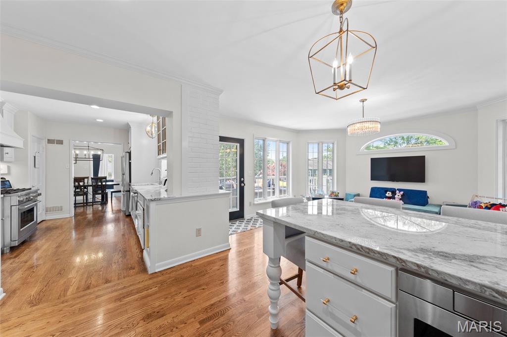 Kirkwood, Missouri 63122, United States, 4 Bedrooms Bedrooms, ,4 BathroomsBathrooms,Residential,Pending,150722