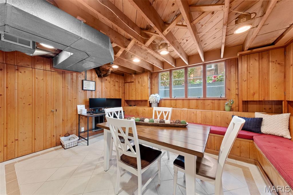 Kirkwood, Missouri 63122, United States, 4 Bedrooms Bedrooms, ,4 BathroomsBathrooms,Residential,Pending,150722