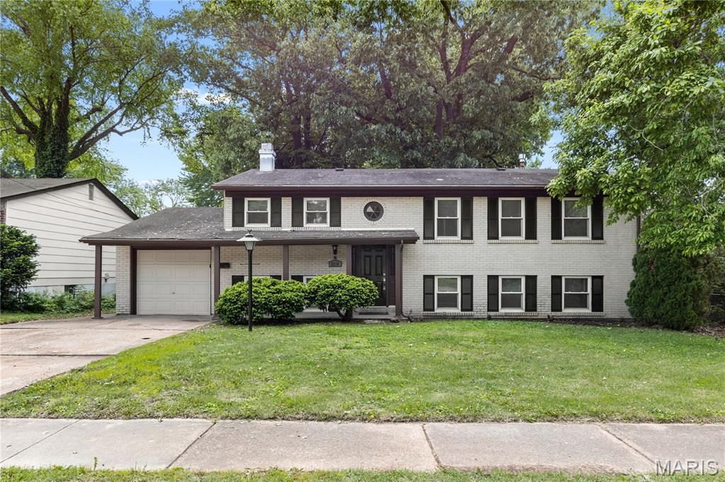 Photo of 2010 E Humes Lane, Florissant, MO 63033 (MLS # 26026315)