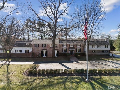 Photo of 9928 Litzsinger Road, Ladue, MO 63124 (MLS # 26001108)