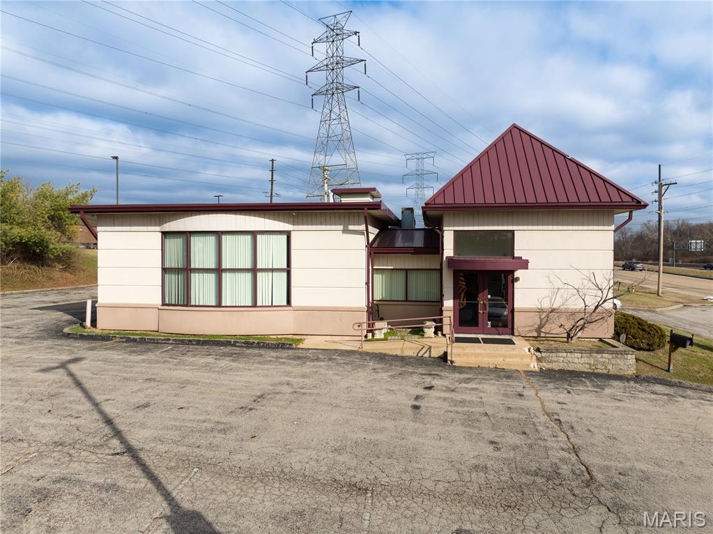 357 N Woods Mill Road