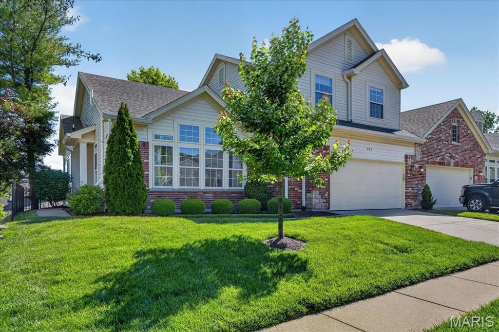 Photo of 827 Stone Meadow Drive, Chesterfield, MO 63005 (MLS # 26017647)