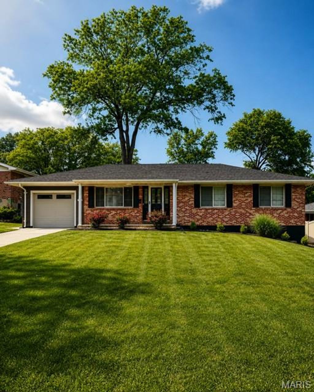 Photo of 2261 Eleanor Kay Drive, Mehlville, MO 63125 (MLS # 26026658)