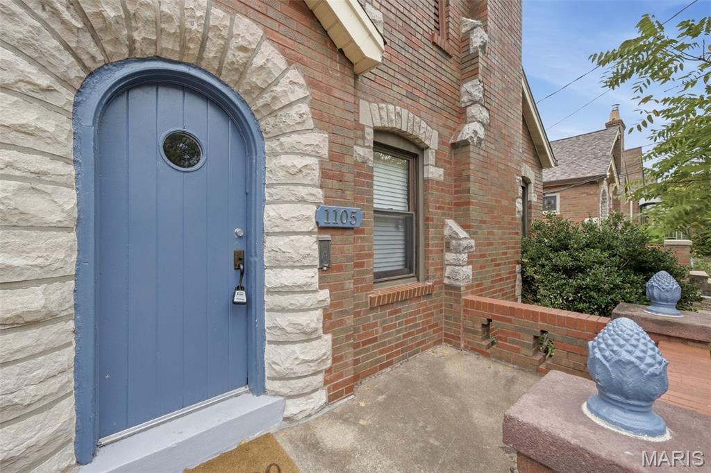 1105 North And South Road