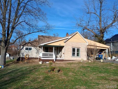 Photo of 302 E Center Street, Salem, MO 65560 (MLS # 25082036)