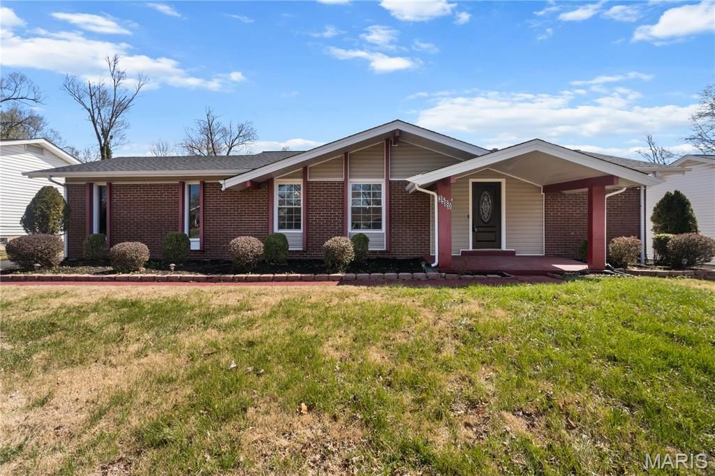 Photo of 3580 Greenway Chase Drive, Florissant, MO 63031 (MLS # 26019488)