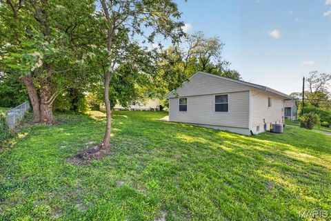 Tiny photo for 401 Meacham Street, Kirkwood, MO 63122 (MLS # 26023879)