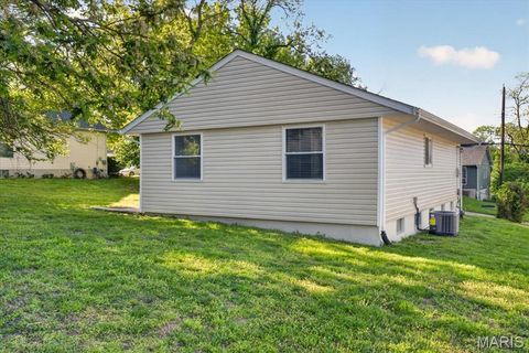 Tiny photo for 401 Meacham Street, Kirkwood, MO 63122 (MLS # 26023879)