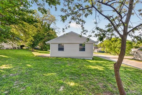Tiny photo for 401 Meacham Street, Kirkwood, MO 63122 (MLS # 26023879)