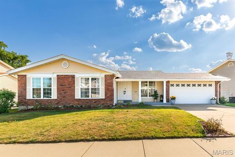 Photo of 15324 Appalachian Trail, Chesterfield, MO 63017 (MLS # 25066301)