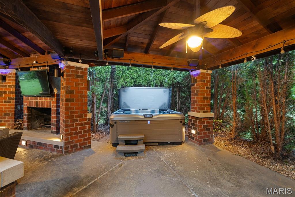 Edward Weidlich Estate - Residential