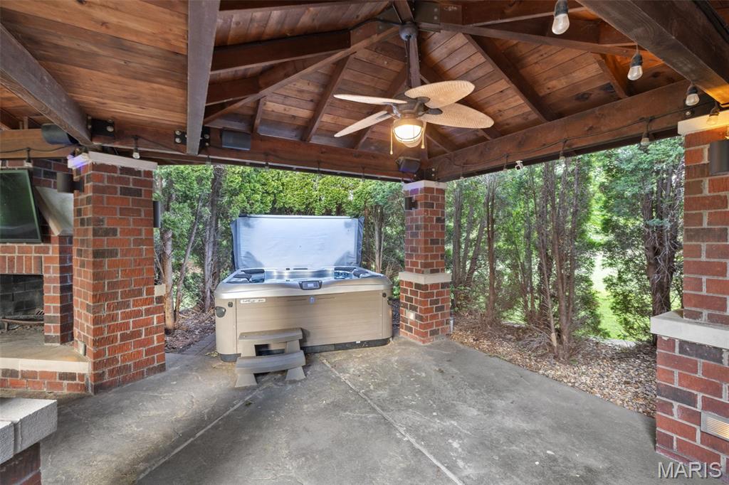 Edward Weidlich Estate - Residential