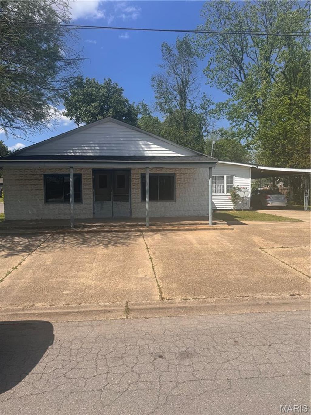 Photo of 115 West Tom Brown, Charleston, MO 63834 (MLS # 26025775)