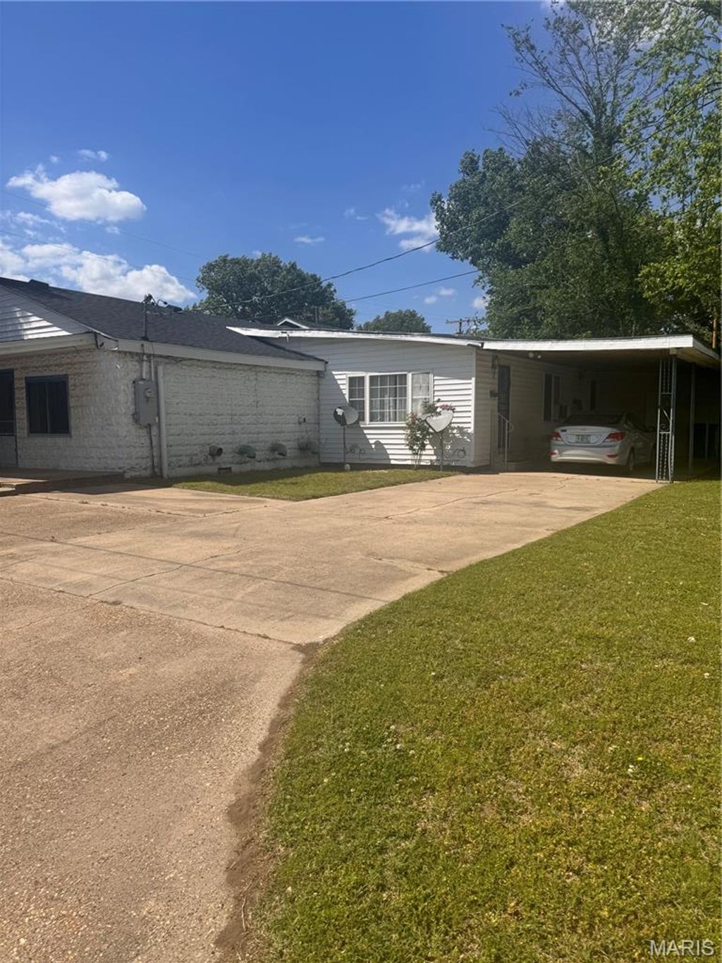 Photo of 115 West Tom Brown, Charleston, MO 63834 (MLS # 26025775)