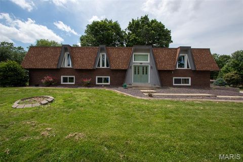 Photo of 83 Memorial Court, Highland, IL 62249 (MLS # 26032128)