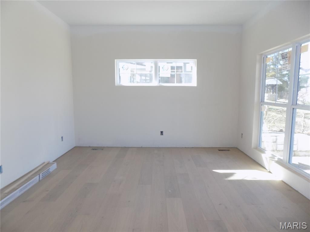 Photo of 140 W Sarah Avenue, Kirkwood, MO 63122 (MLS # 26003674)